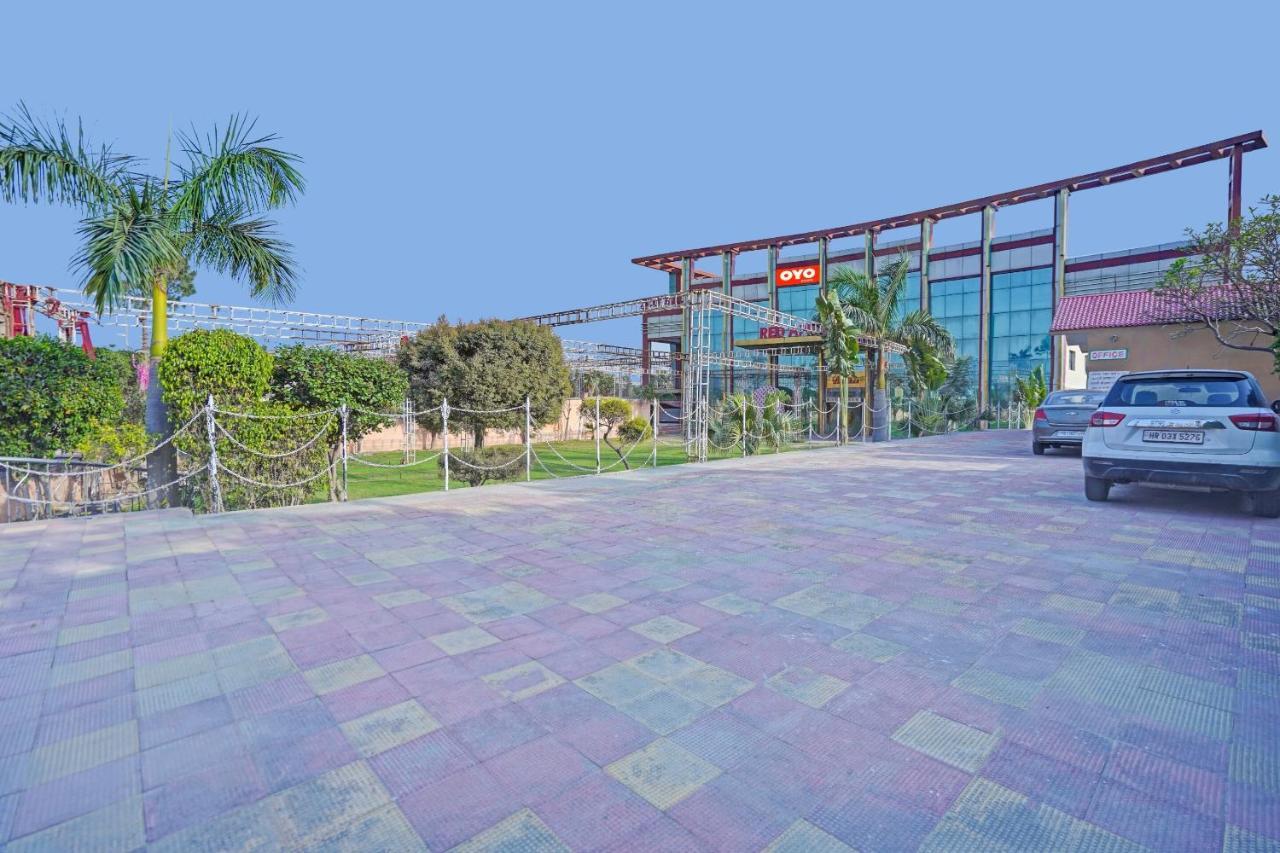 Oyo 87701 Lucky Farm Hotel Shāhpur Екстериор снимка