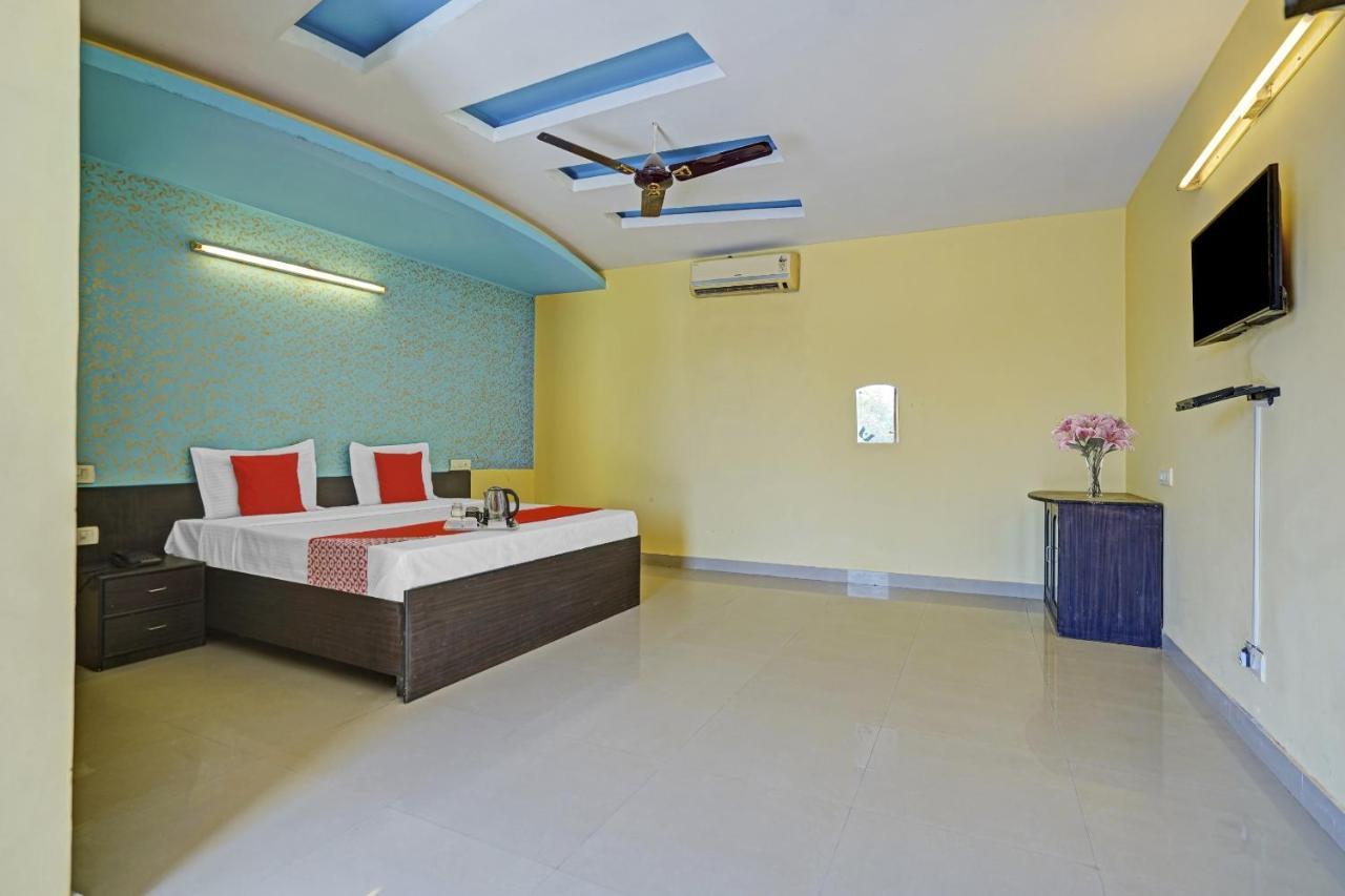 Oyo 87701 Lucky Farm Hotel Shāhpur Екстериор снимка